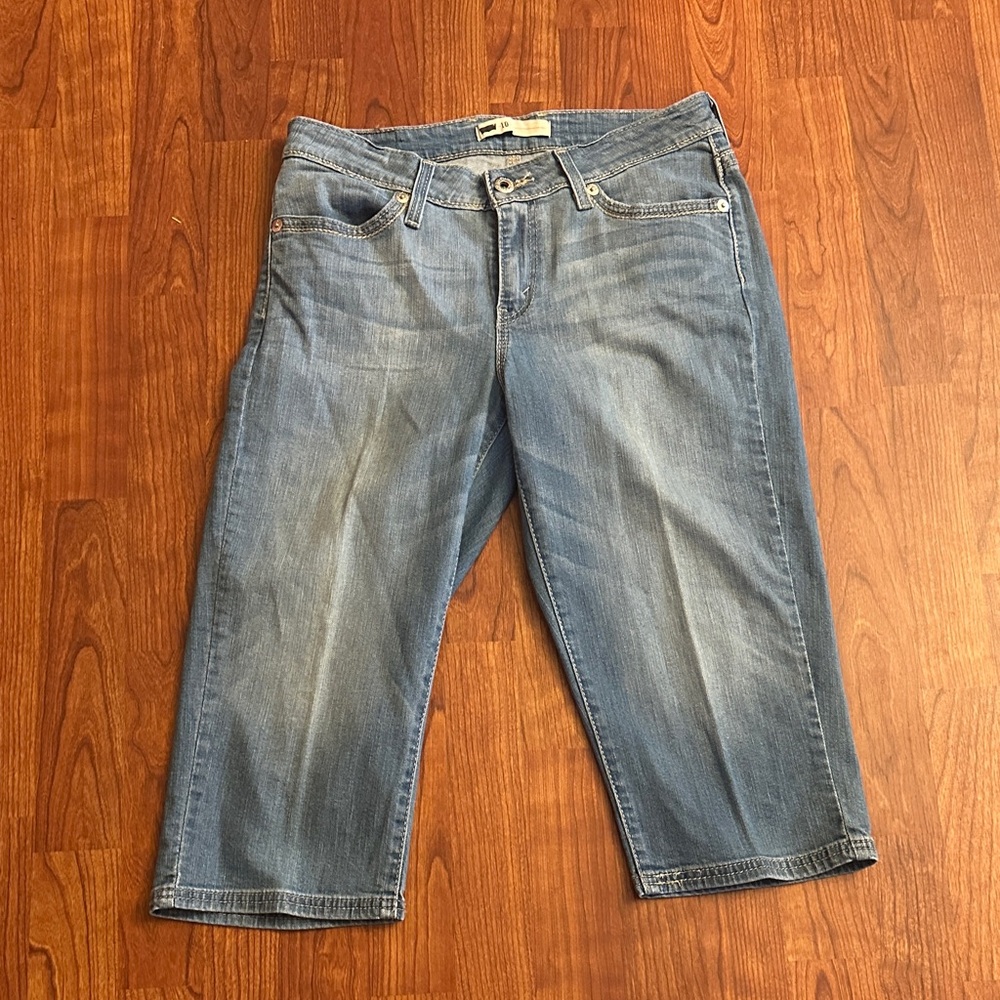 Levi Blue Denim Capri Jeans size 10